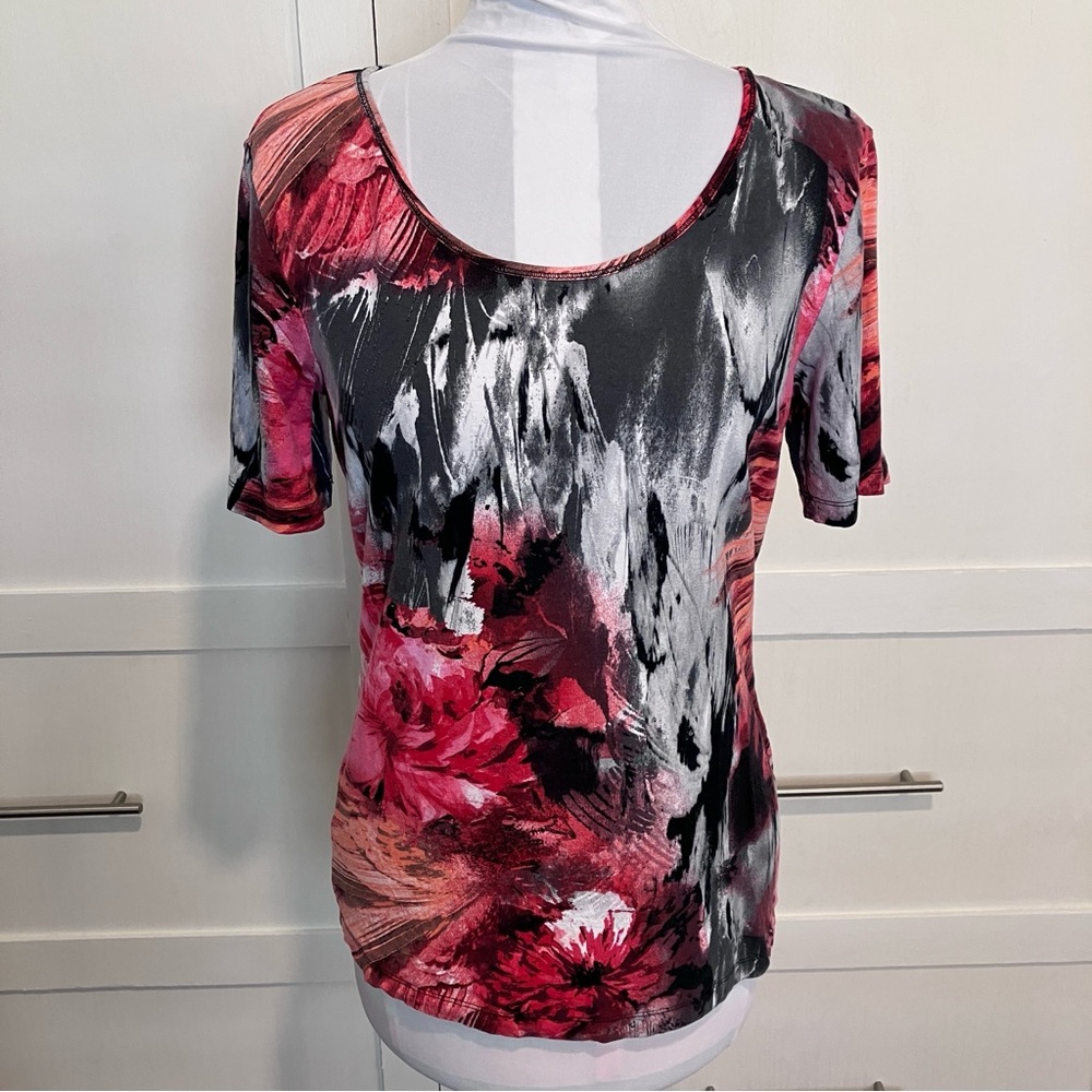 Alessa W. Red and Gray Round Neck Short Sleeve Fitted Graphic Print Blouse, 4